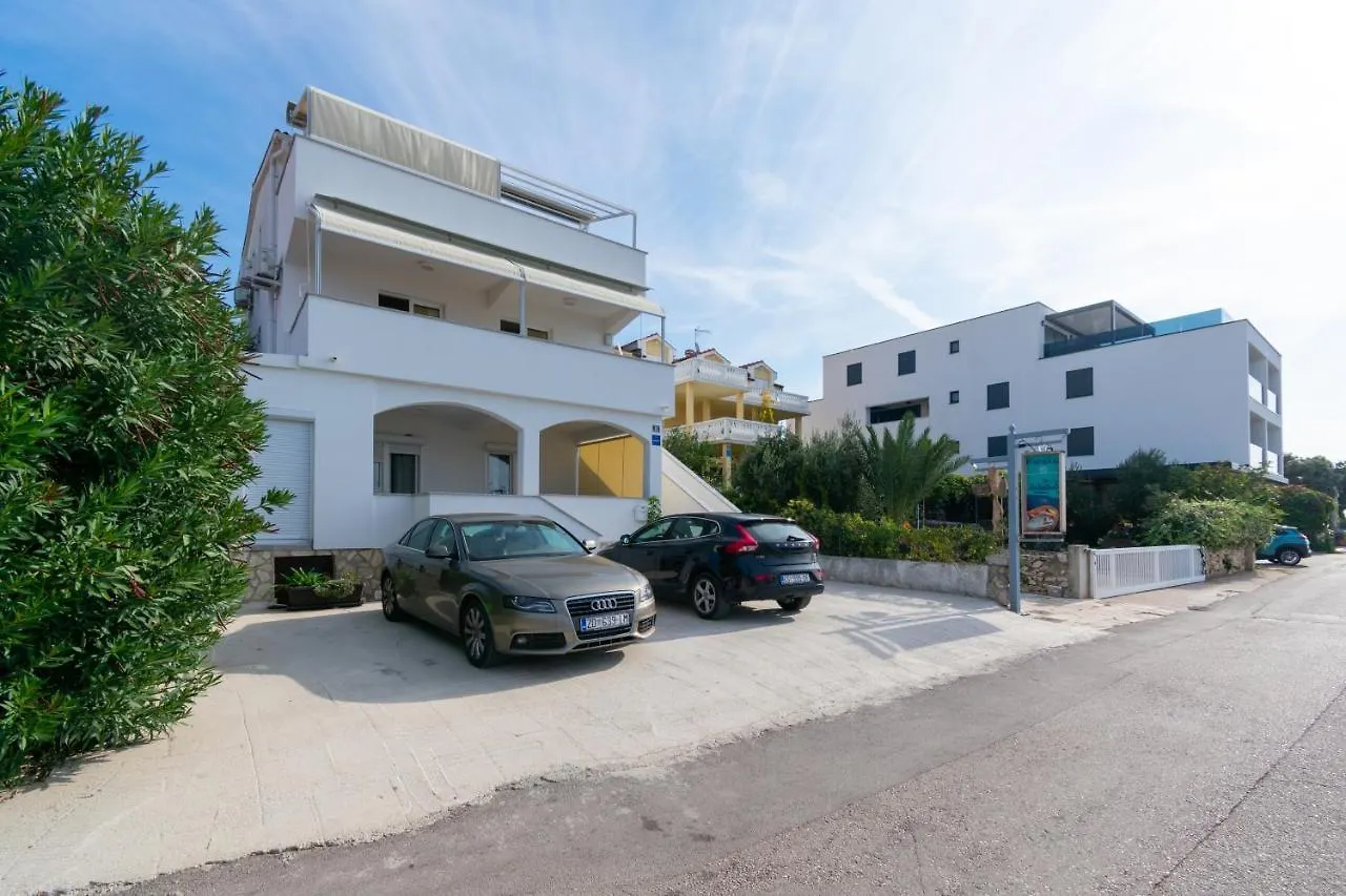 Apartment Mandre 4093B location