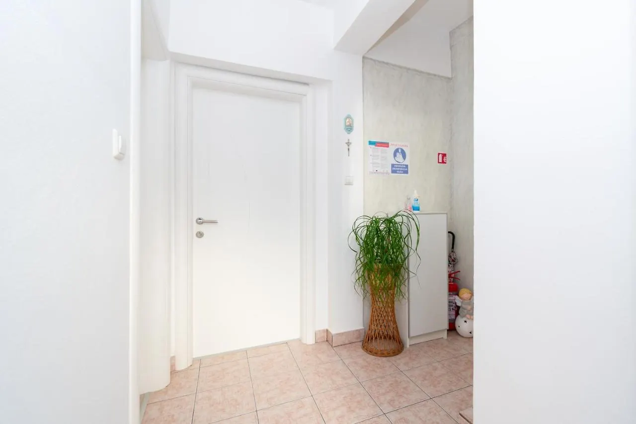 Apartment Mandre 4093B