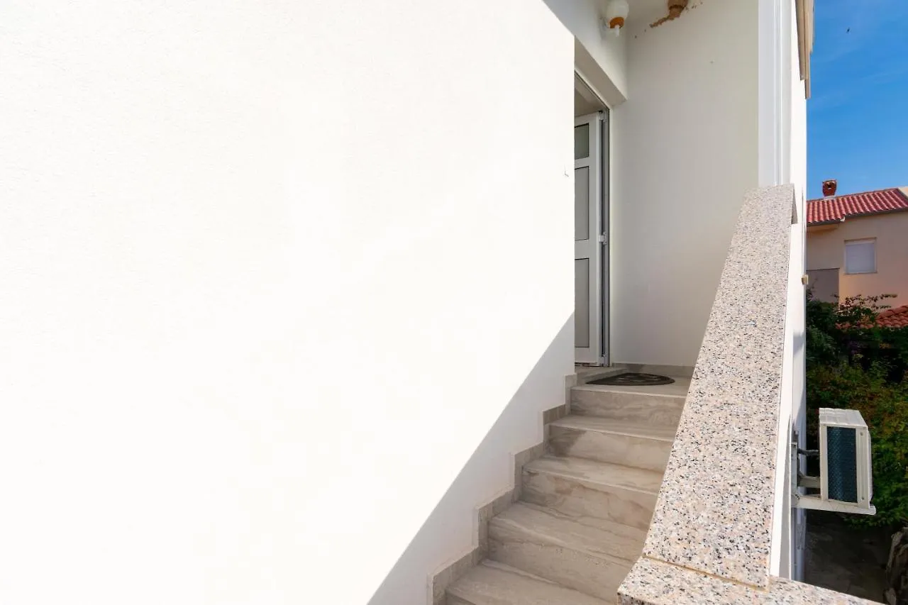Apartment Mandre 4093B