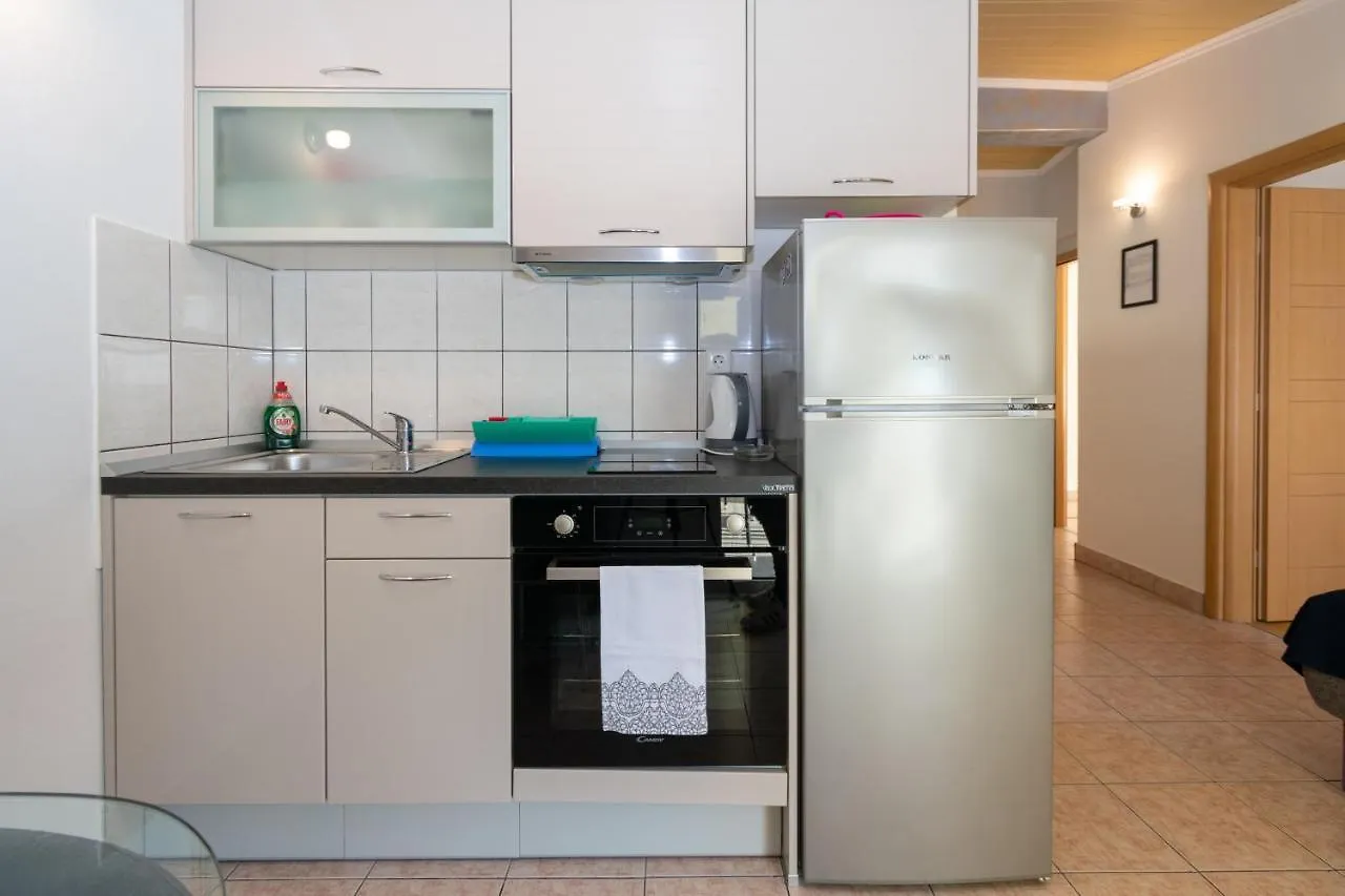 Apartment Mandre 4093B