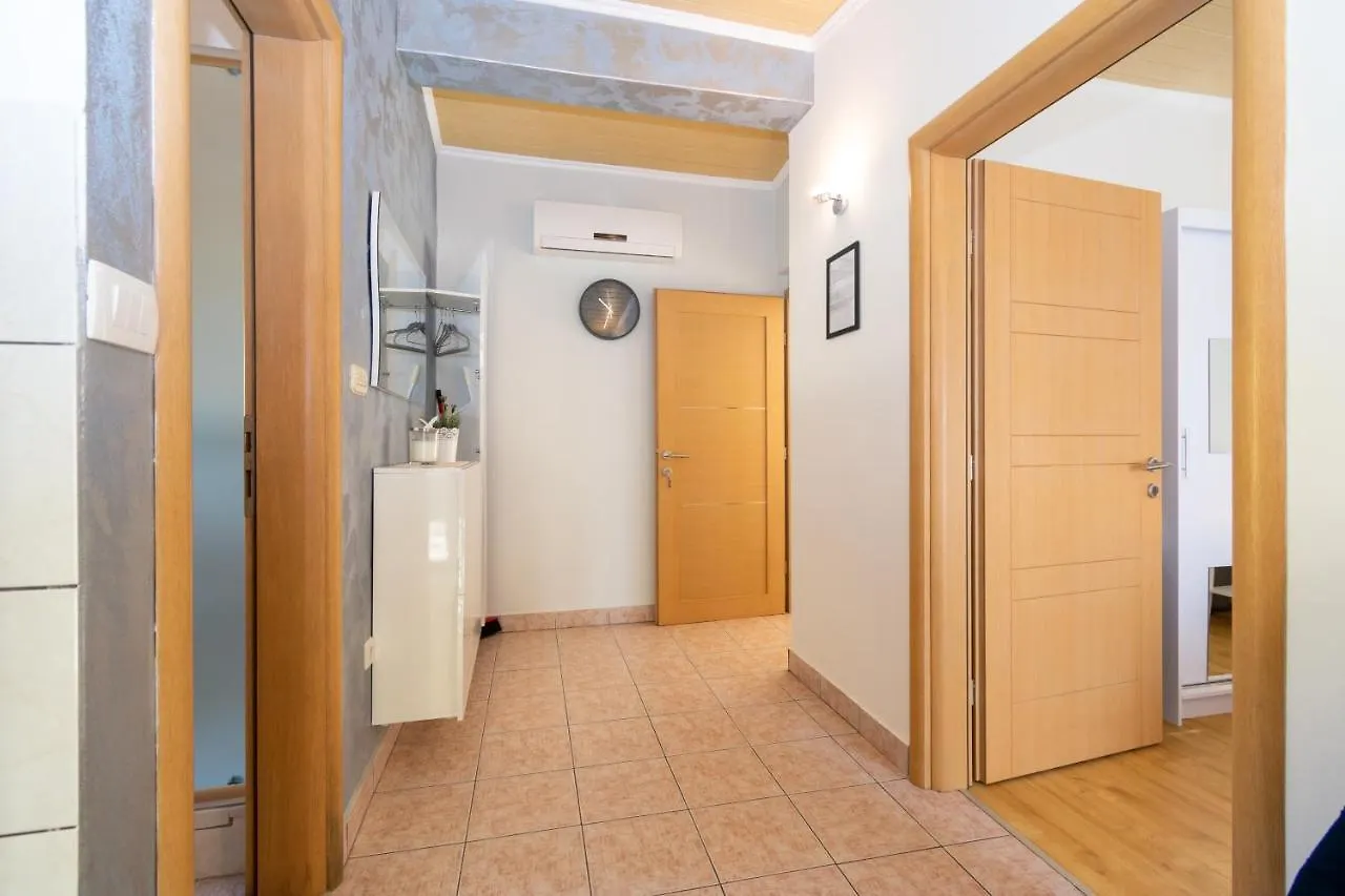 Apartment Mandre 4093B 0*,