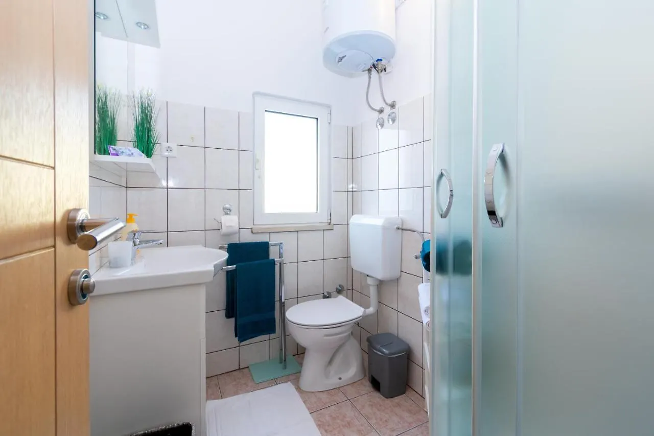 Apartment Mandre 4093B